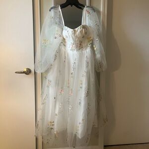 Floral patterns with butterflies Dress white and embroidered